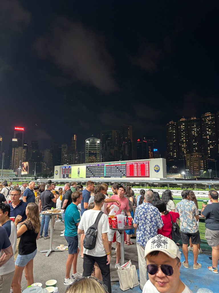 香港で競馬（ハッピーバレー）