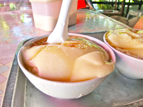 ラマ島名物のデザート豆腐花(トウファ)