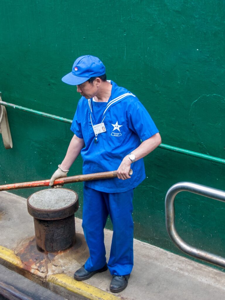 香港駐在員が徹底解説:スターフェリー香港の船やスタッフの制服にも星のマーク