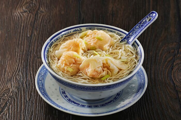 香港ワンタン麺エビたっぷりのワンタン