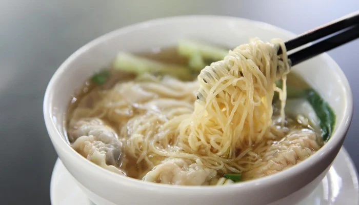 香港ワンタン極細の卵麺