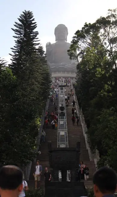 天壇大仏(Tin Tan Buddha)の268段の石段
