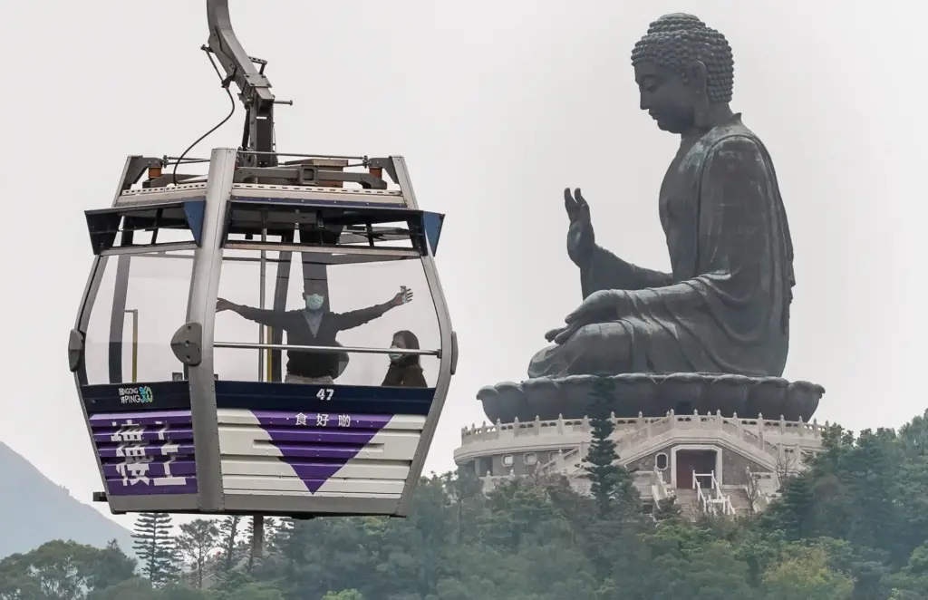 ランタオ島の天壇大仏へのケーブルカー